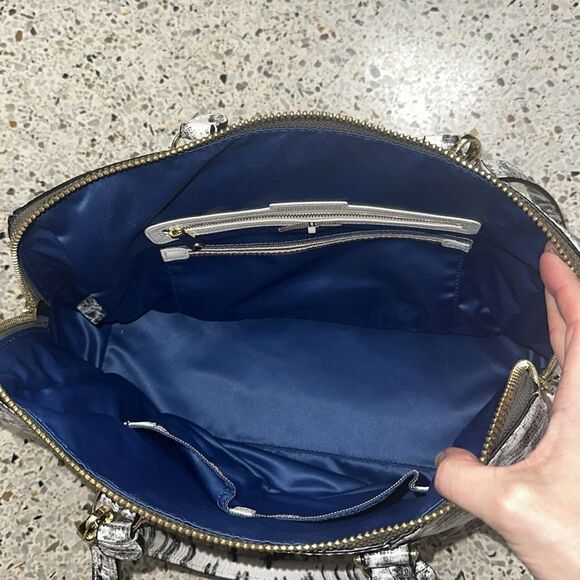 Henri Bendel white black large shoulder bag tote gold hardware leather - Picture 8 of 9